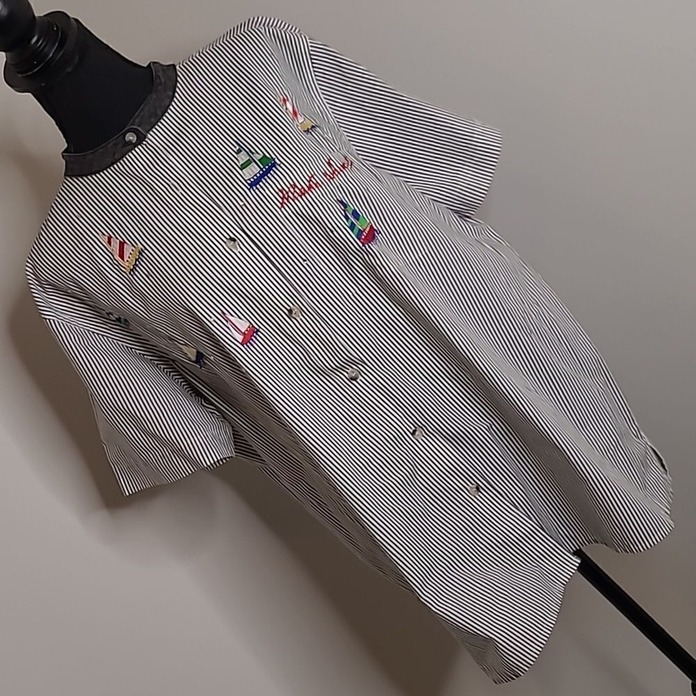 Quacker Factory sz L blackstriped shirt with sailing motive